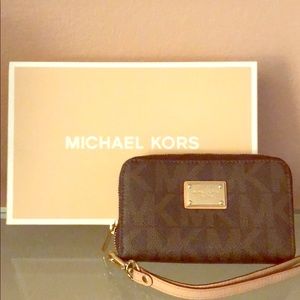 Michael Kors Essential Zip Wallet